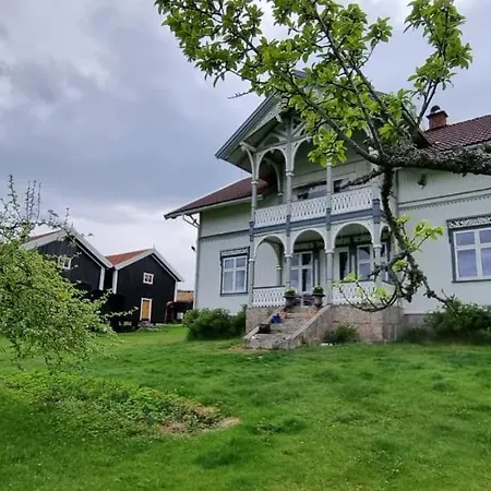 Guest house Historisk Opphold Pa Borte Gard *